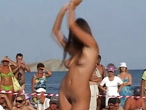 Aquí hay un increíble video casero de sexo en solitario de una porno español sub traviesa chica de cabello negro que muestra su cuerpo desnudo ultra caliente frente a la webcam. Chica traviesa en cámara en vivo disfrutó bien