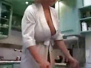 Abigail Peach recibe ...